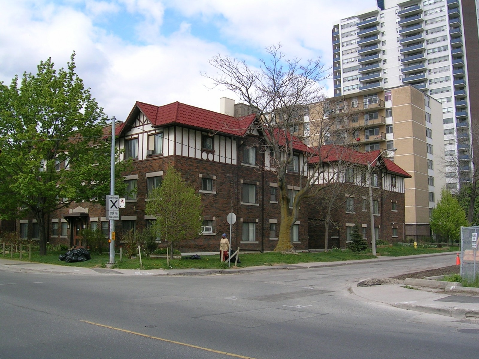 Vaughan is a three-story apartment building with 29 units for adults, single parent families, and couples. Located near Bathurst and St. Clair, Vaughan provides safe and affordable housing for new immigrants and refugees.